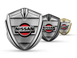 Nissan Emblema Guardabarros Insignia De Carrera Facha Brillo